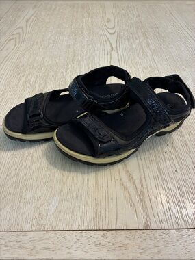 Women’s ECCO Yucatan Hiking Velcro Sandal Shoes (Black/White)